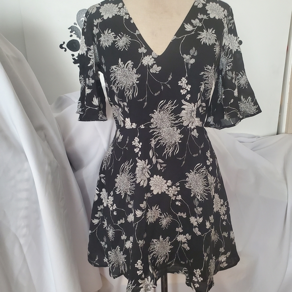 Forever 21 Flutter Sleeve Gray and White Mini Dress